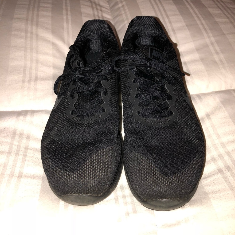 Black womens nikes sooooo comfy